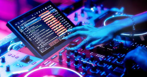 Denon DJ Prime 4 G2: o novo sistema DJ autónomo de 4 canais