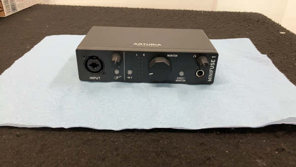 Arturia MiniFuse 1 Preto - Stock B