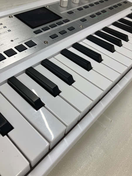 MICROKORG MK2 WHITE - B Stock