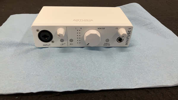Arturia MiniFuse 1 Branco - Stock B