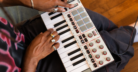 Novo Akai MPK Mini 4: o regresso do lendário teclado MIDI