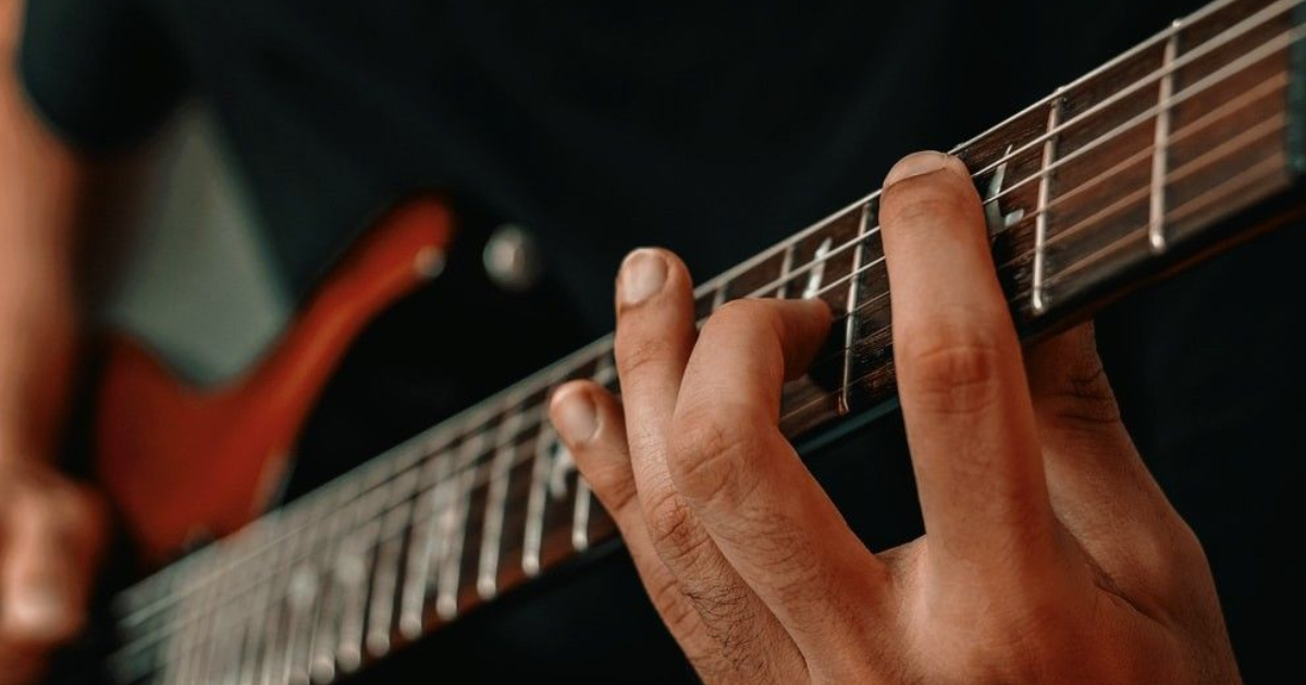 Comment jouer du fingerpicking : 5 morceaux pour débuter