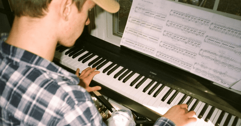 10 músicas incontornáveis para aprender piano