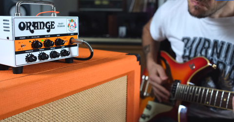 Orange Baby Terror: a cabeça de amplificador 20W que cabe numa mochila