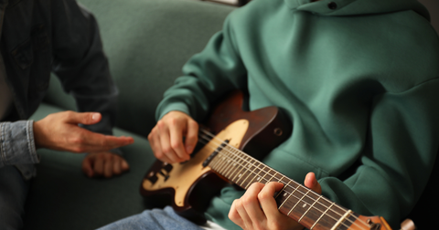 Que guitarra elétrica escolher para começar no regresso às aulas?