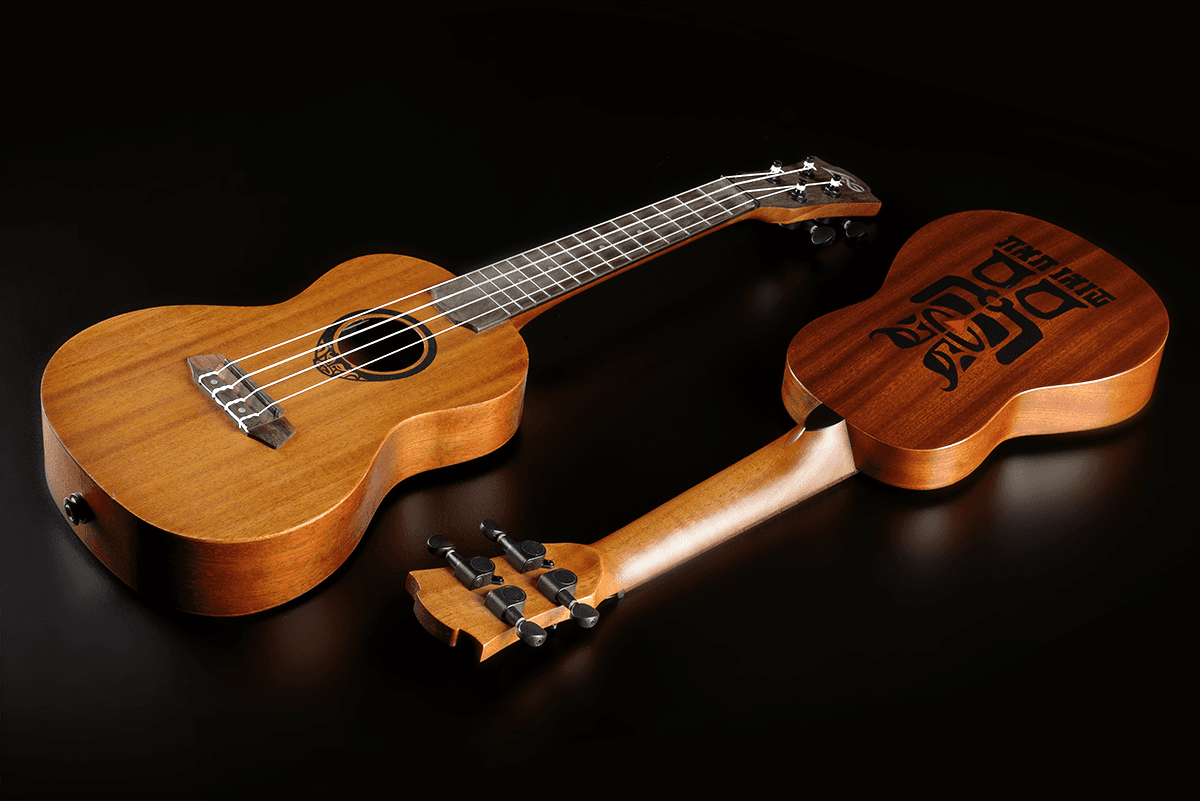 Tiki Baby TKU110S Ukulele soprano slim com fundo arqueado