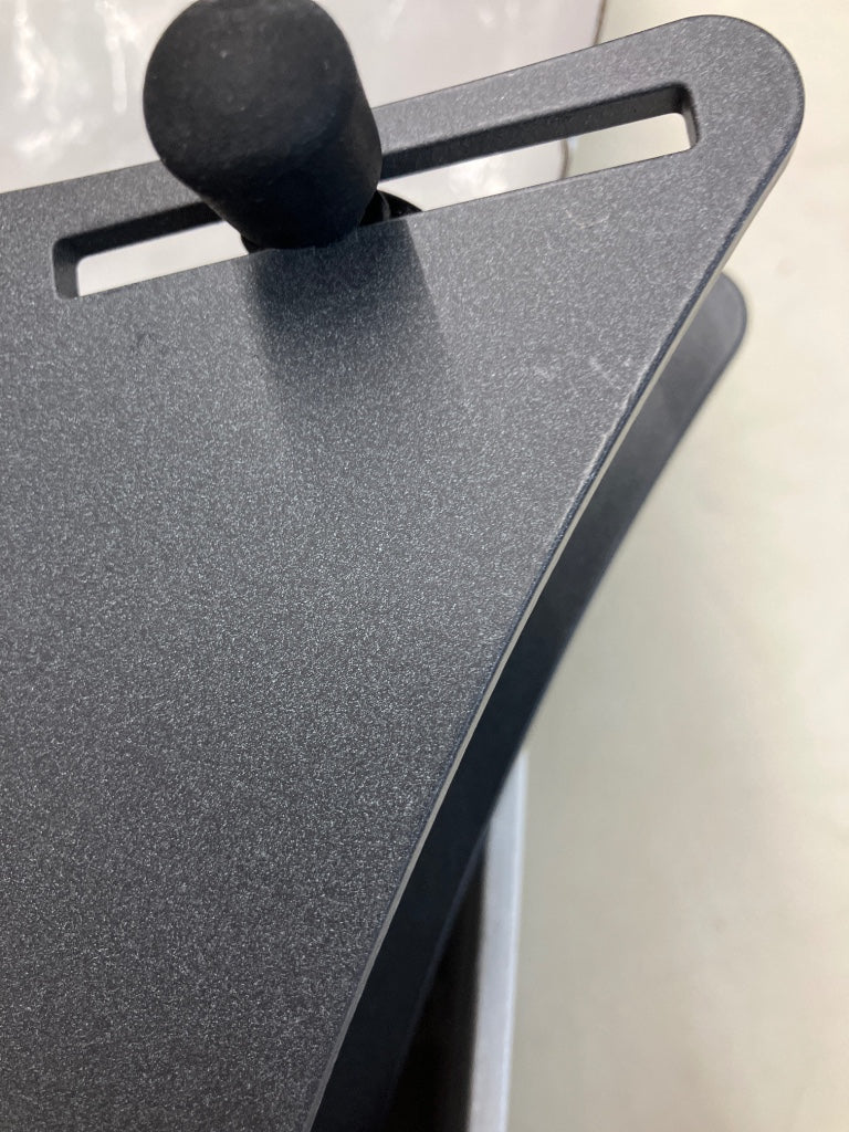 Suporte de mesa para computador – Stock B