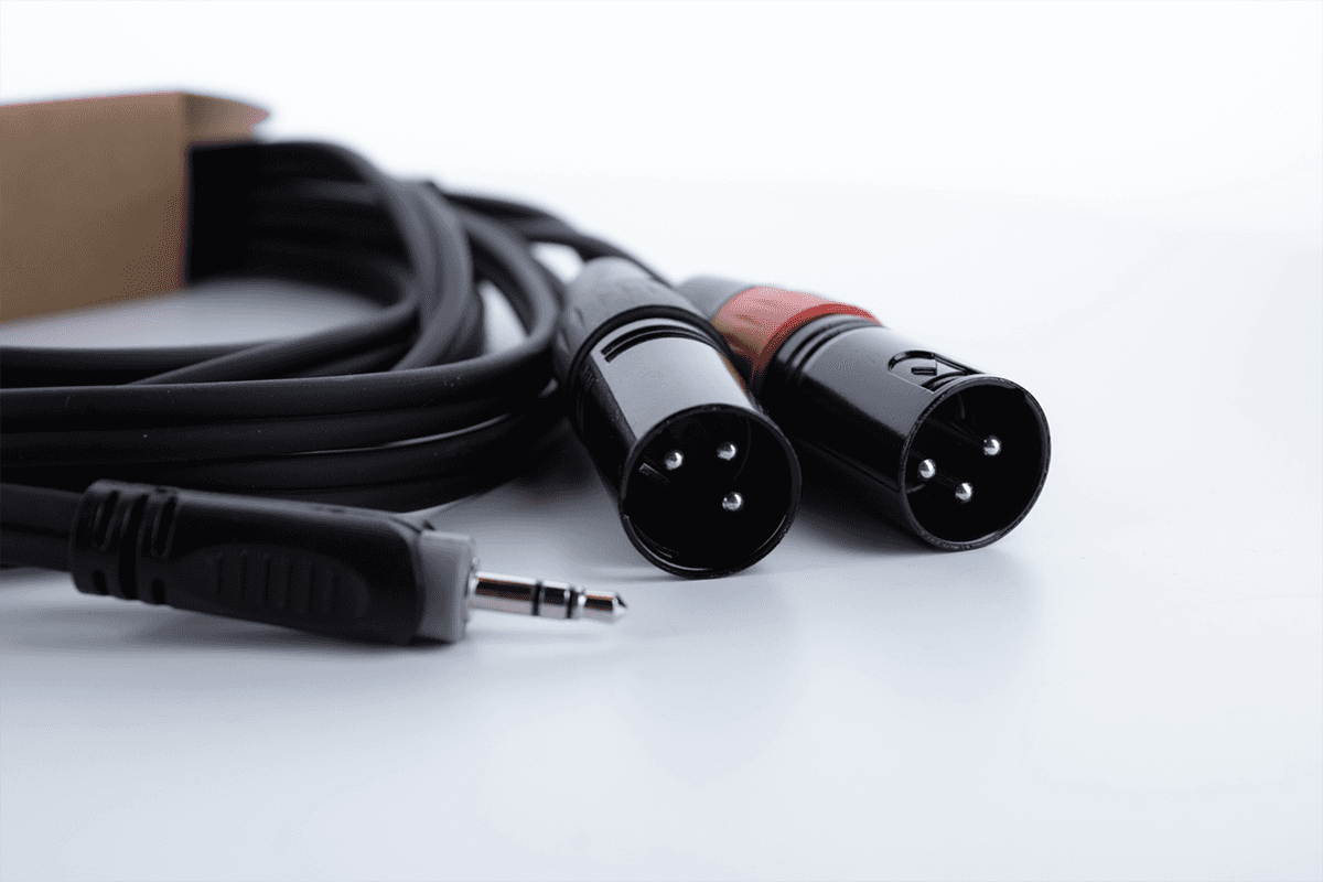 Cabo Y Mini-jack Estéreo / 2 XLR Macho 1,5 M
