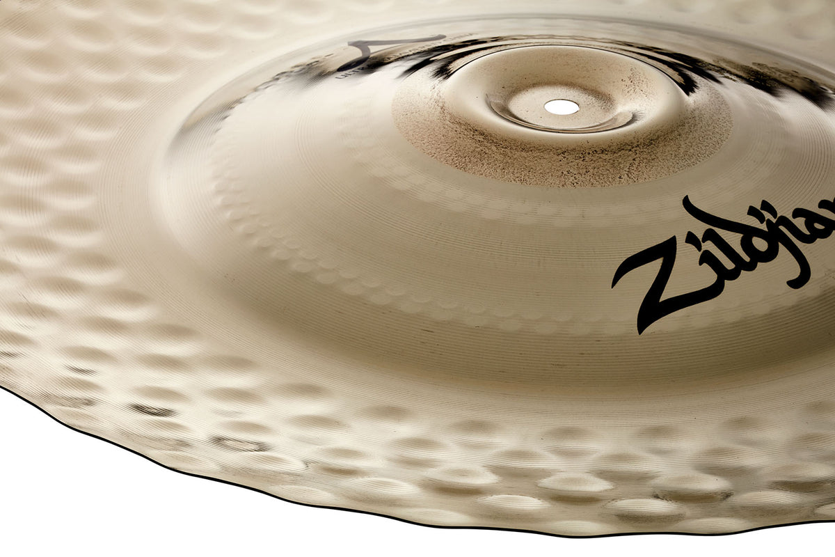 A 21" ULTRA HAMMERED CHINA