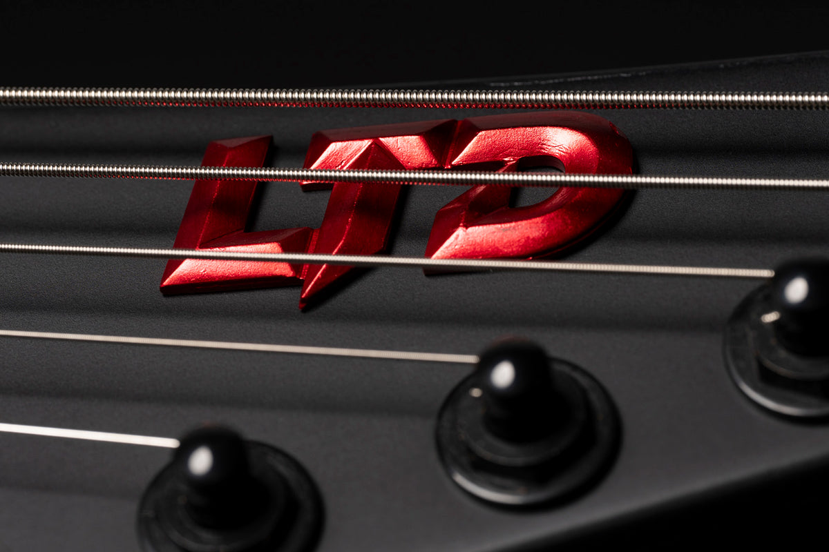 EXL-7 Barítono Black Metal Red Burst Satin