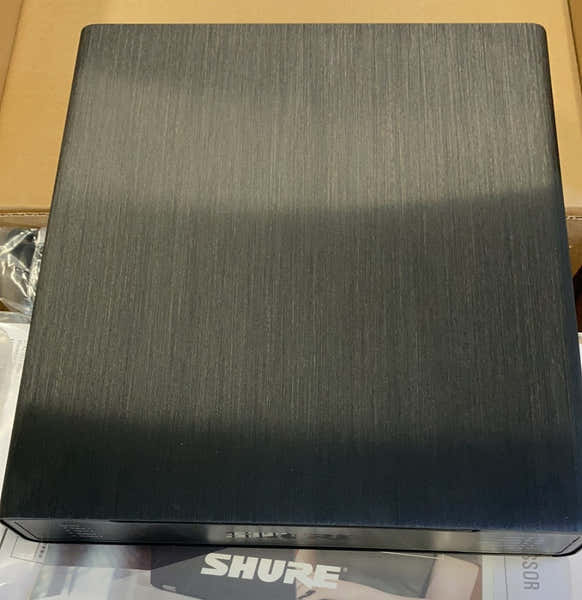 Shure PROCESSADOR DE AUDIOCONFERÊNCIA DANTE - STOCK B