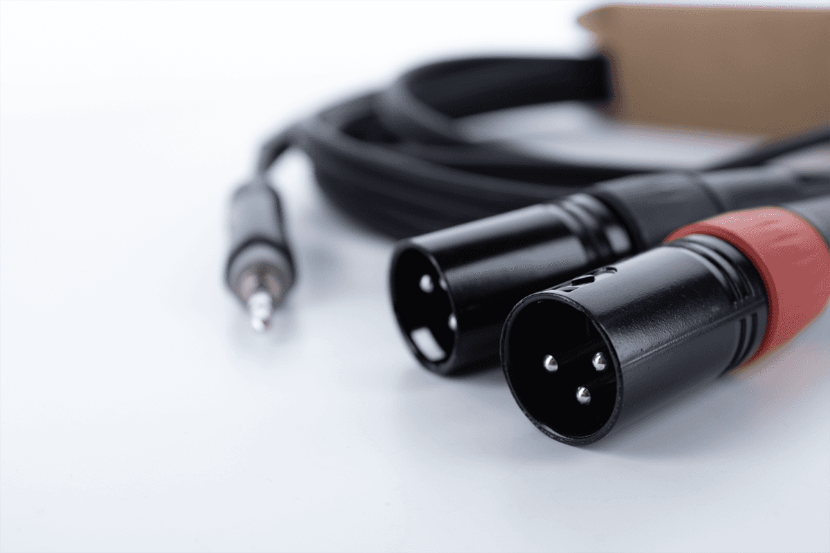 Cabo Y Mini-jack Estéreo / 2 XLR Macho 1,5 M