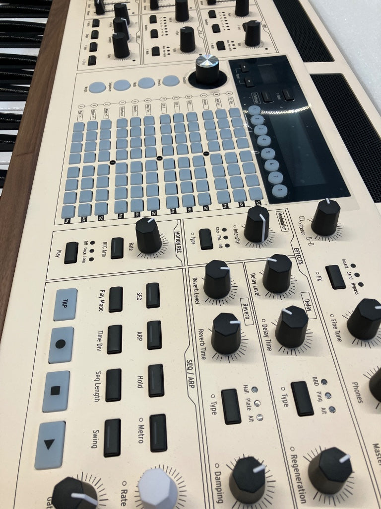 POLYBRUTE 12 - B Stock