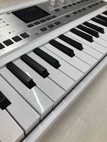MICROKORG MK2 WHITE - B Stock