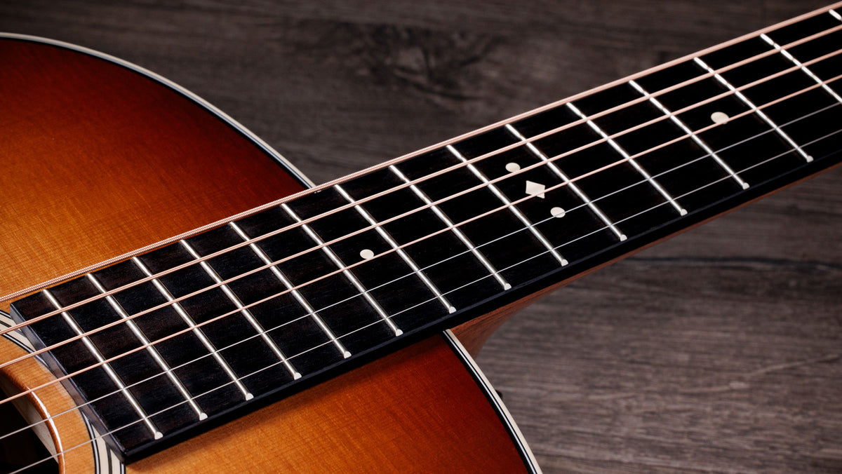 Gold Label 514e Sunburst com escudo creme Grand Auditorium