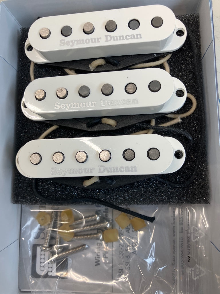 SCOOPED STRATOCASTER KIT CAPOTS PARCHEMIN - B Stock