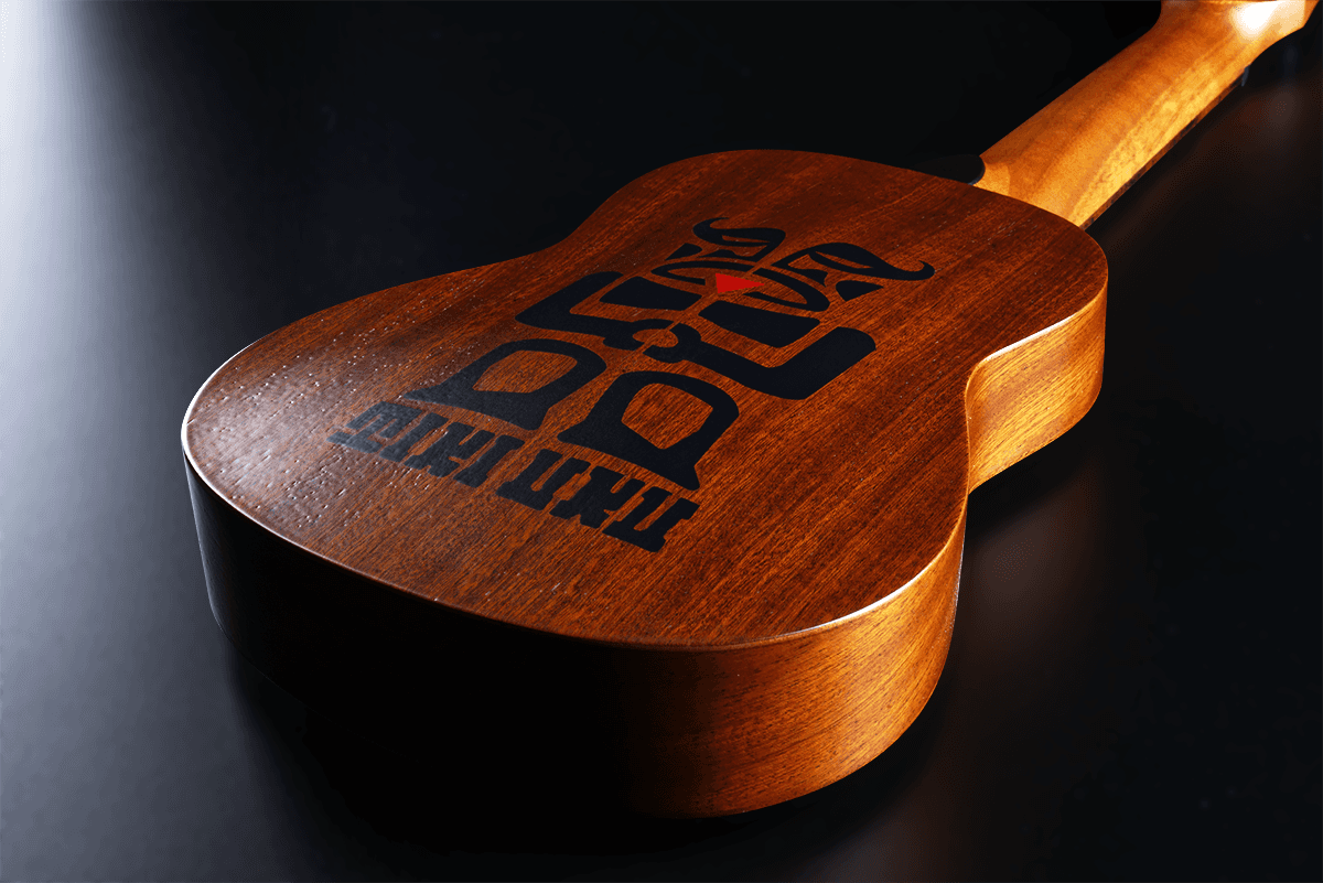 Tiki Baby TKU110S Ukulele soprano slim com fundo arqueado