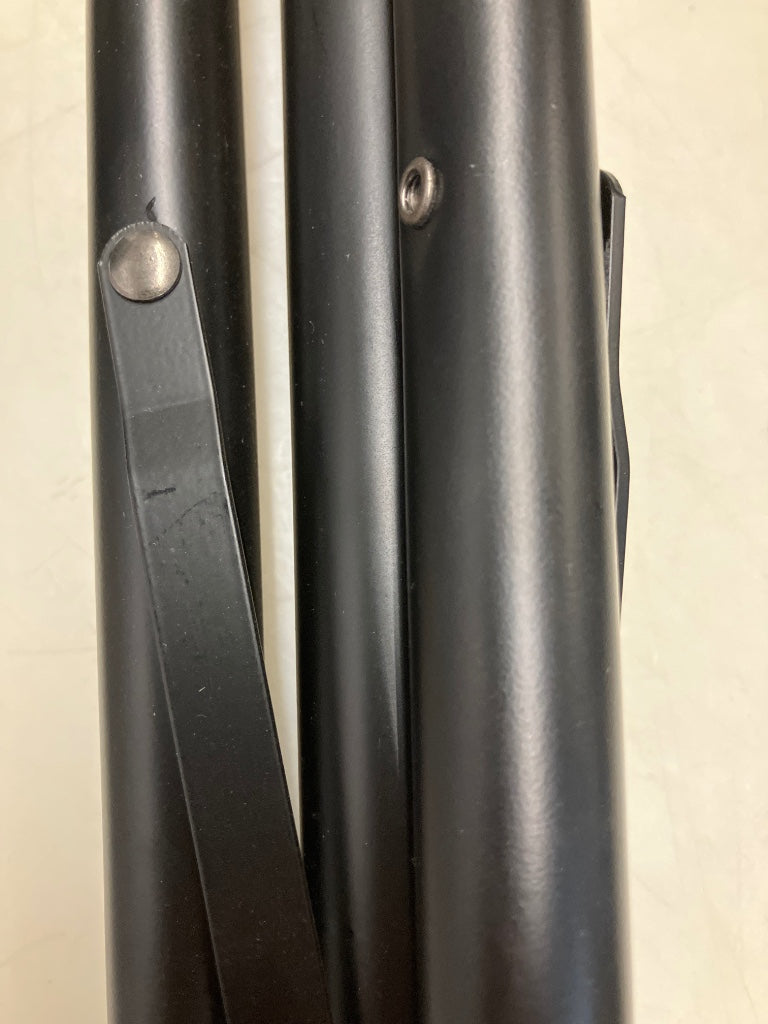 GS538 UNIVERSAL GUITAR STAND TRIPLE - B Stock