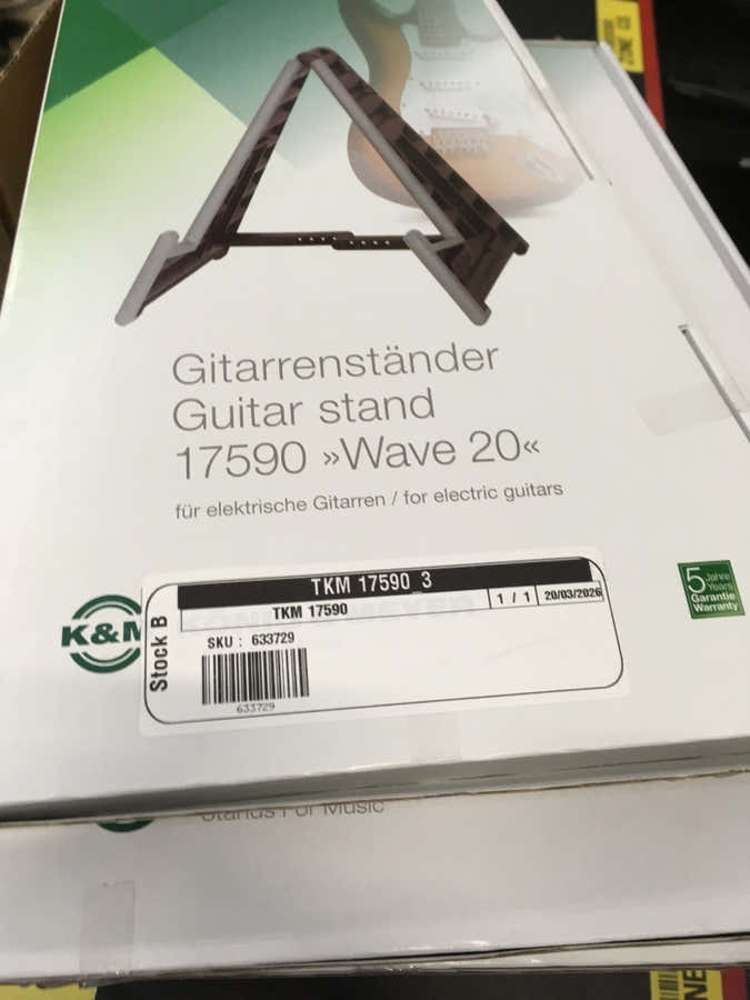 Black Guitar Stand Wave 20 - 17590 - B Stock